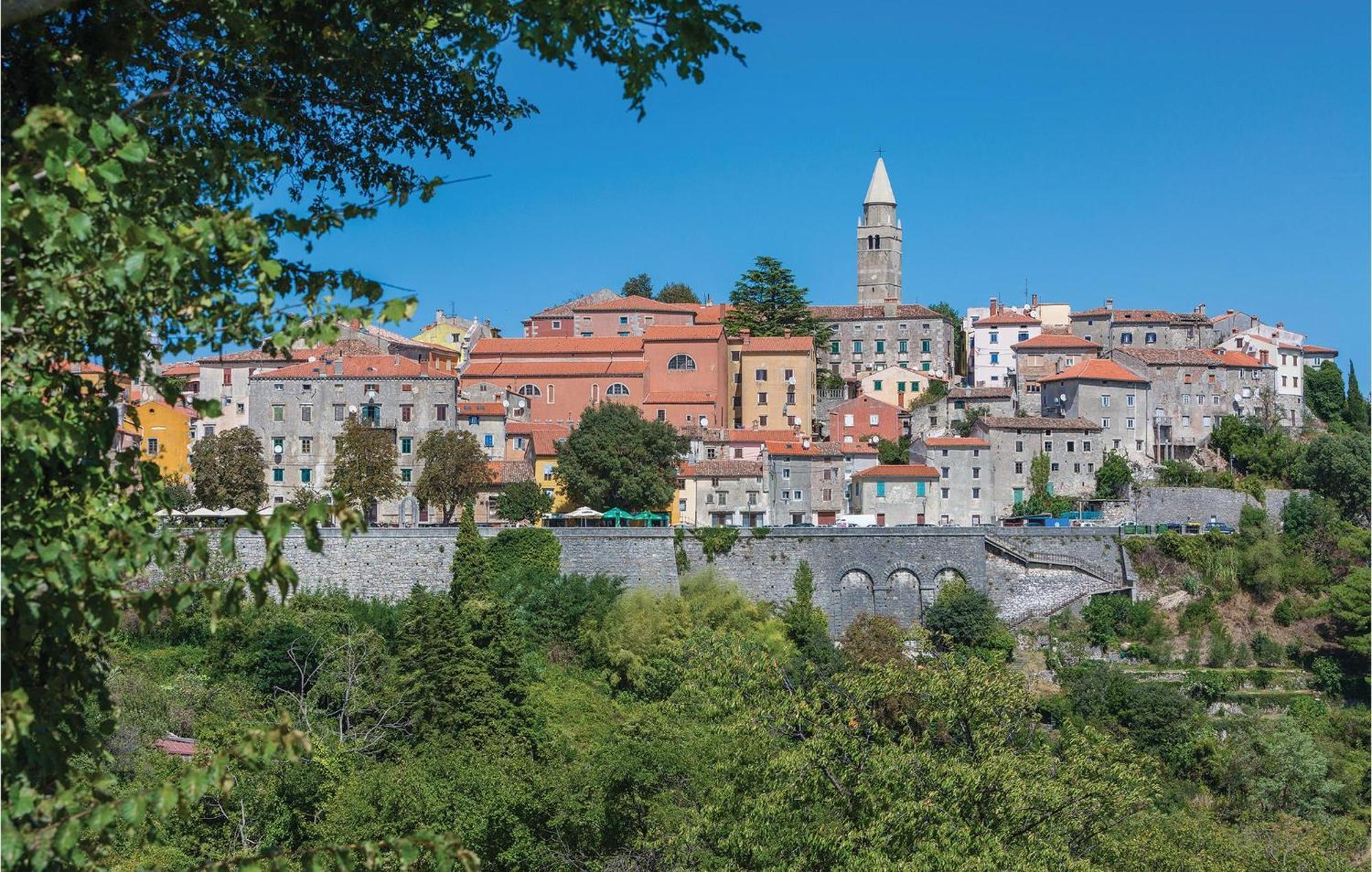 2 Bedroom Awesome Apartment In Plomin Exterior foto